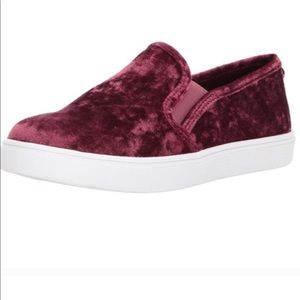 Steve Madden Felt Burgundy Slip Ons